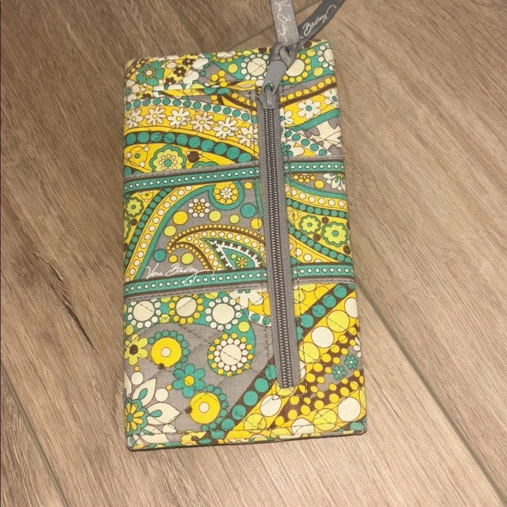 Vera Bradley Lemon Parfait Trifold Clutch Wallet in cotton material - Picture 3 of 6